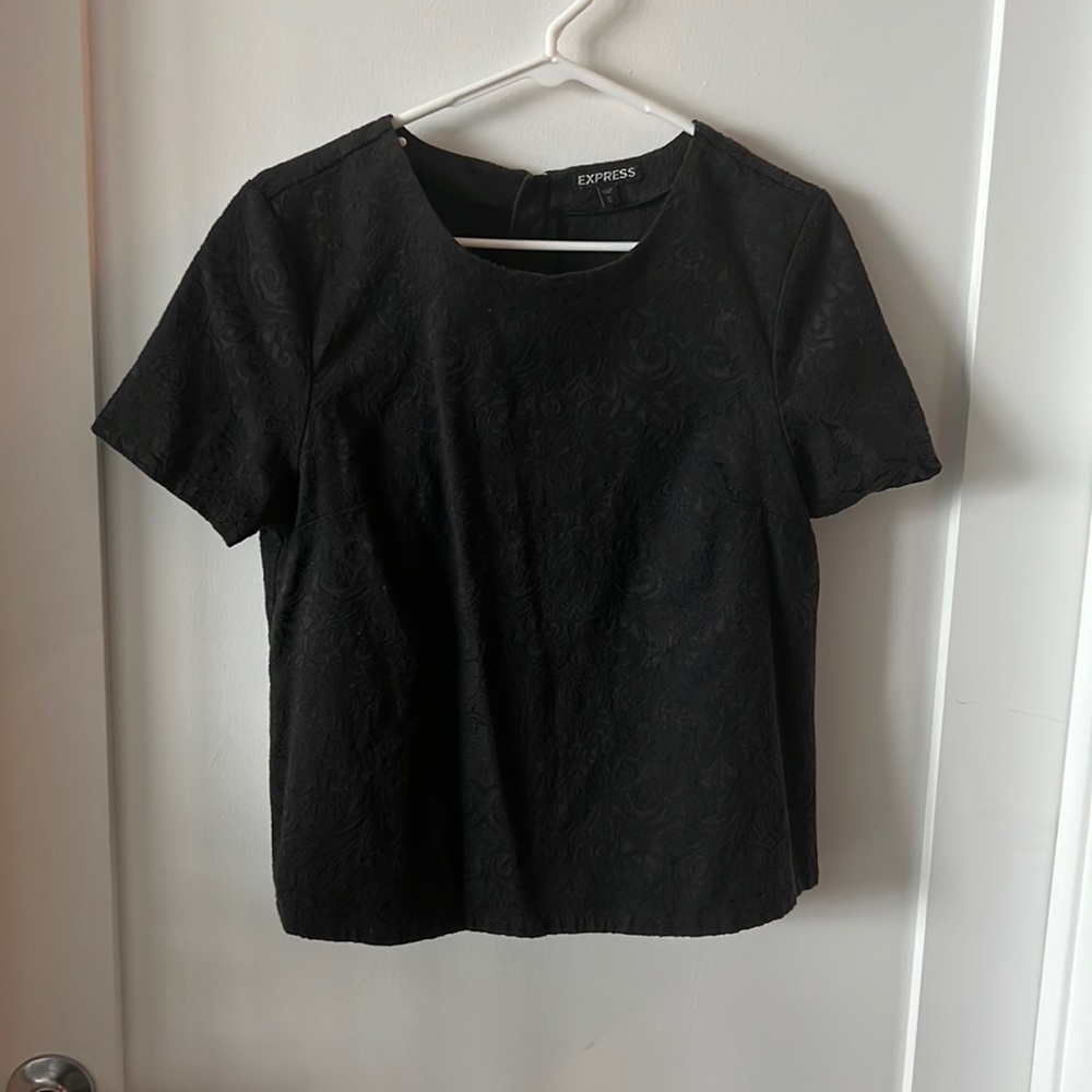 Black boxy textured Express crop